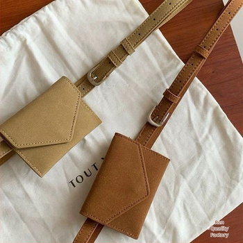 Vidukļa soma no super fiber materiāla, nerūsējā tērauda sprādze, šņorēta aizdare, plāns profils (<2 cm), rokām darinātas pērles