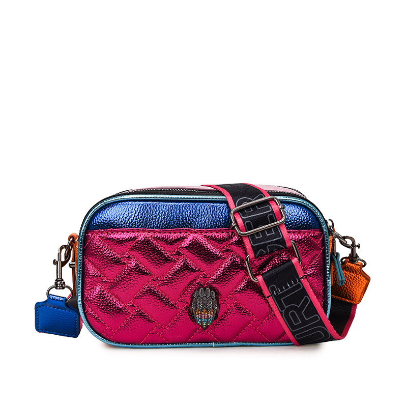 PU torba za kameru, vodoravnog kvadratnog oblika, zatvaranje na zip, unutarnji džep sa zipom i džep za mobitel, jedna naramenica