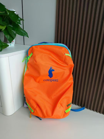 Alpīnistu mugursoma pārgājieniem, neilona ārējais korpuss, iekšējā odere no kanvas auduma, arka plecu siksnas, universāls, pilsētas minimālistiskais stils, dzīvnieku raksts, elpojošs