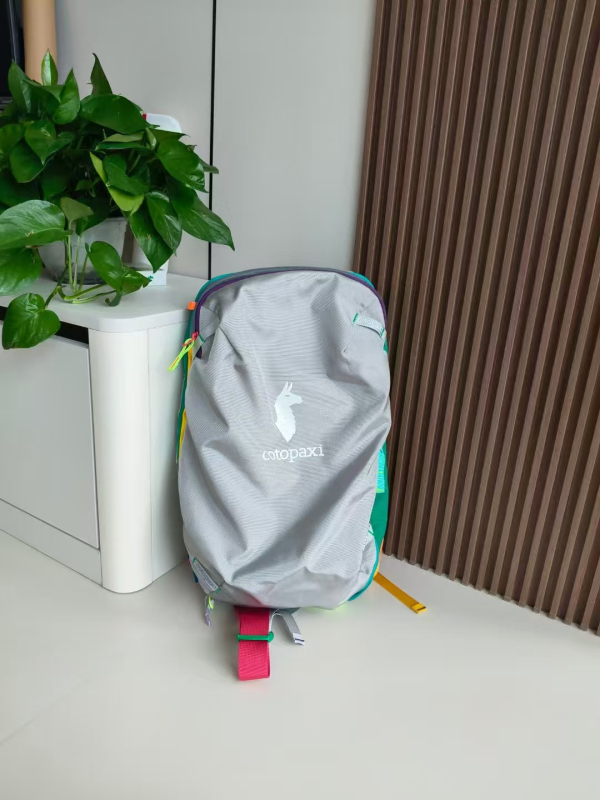 Alpīnistu mugursoma pārgājieniem, neilona ārējais korpuss, iekšējā odere no kanvas auduma, arka plecu siksnas, universāls, pilsētas minimālistiskais stils, dzīvnieku raksts, elpojošs