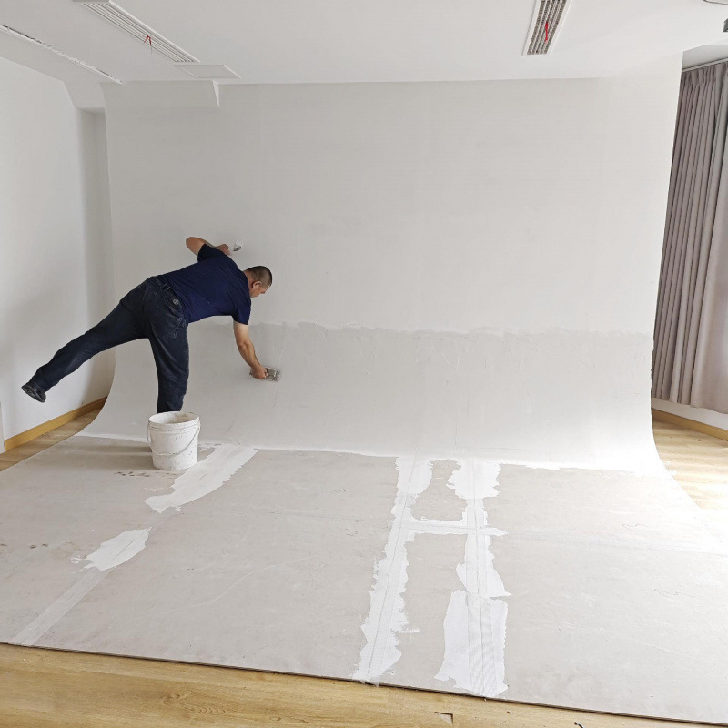 Modul studijskog prostora bez sjene sa zakrivljenim zidom za komercijalnu fotografiju (zakrivljen zid, modularna konfiguracija, realno okruženje snimanja)