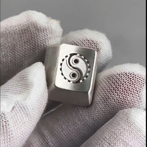 Pandantiv din cupru, capac de taste în formă de litere și cifre, procesare cu adeziv, stil chinezesc, retro-literar, vara 2025