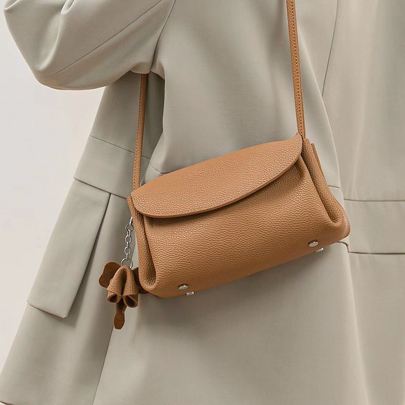 Damska torba od prave kože, crossbody s džepom za telefon i džepom na zip, horizontalni kvadratni oblik, jedna naramenica