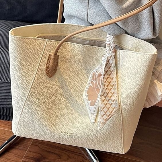 Geantă Tote din PU pentru utilizare zilnică — elegantă, cu fermoar, căptușeală poliester, buzunare interne (buzunar ascuns cu fermoar, buzunar pentru telefon)