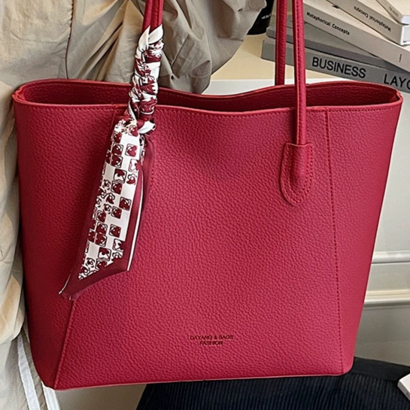 Geantă Tote din PU pentru utilizare zilnică — elegantă, cu fermoar, căptușeală poliester, buzunare interne (buzunar ascuns cu fermoar, buzunar pentru telefon)