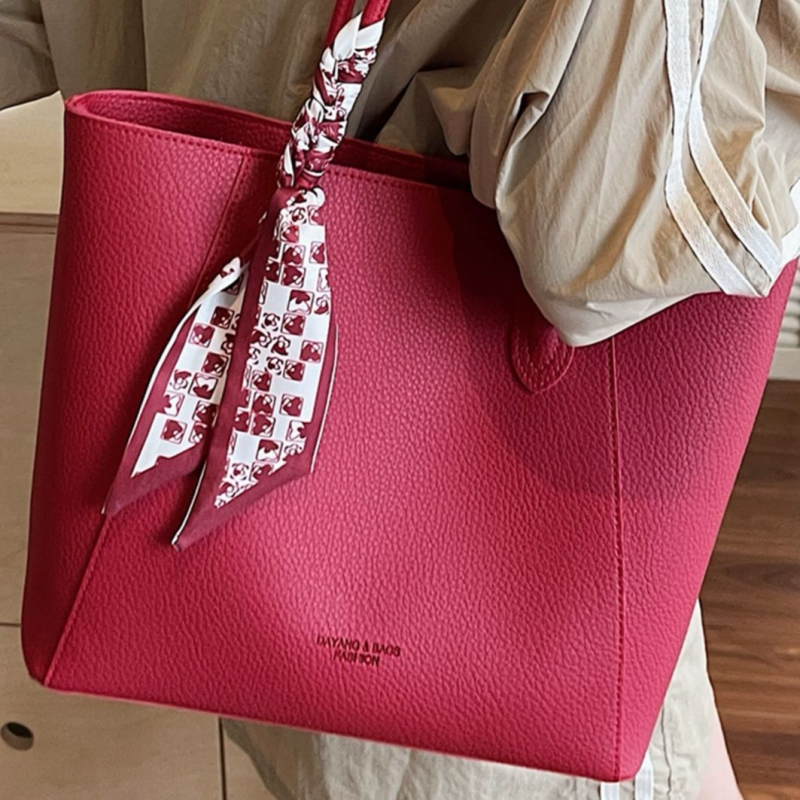 Geantă Tote din PU pentru utilizare zilnică — elegantă, cu fermoar, căptușeală poliester, buzunare interne (buzunar ascuns cu fermoar, buzunar pentru telefon)