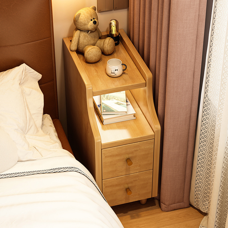 Ekstra šaurs masīvkoka nakts galdiņš ar glabāšanas nodalījumu, vienkāršs mūsdienīgs dizains, nepieciešama kāju montāža