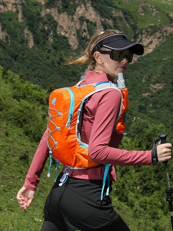 Nylon pārgājienu mugursoma universālai lietošanai, ultralēts dizains, izliektas plecu siksnas un muguras aizsardzība