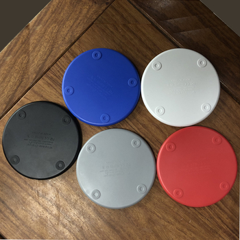 Bežični punjač s kariranim uzorkom i plastičnim donjim kućištem K8, 10W brzo punjenje Qi za mobilne telefone i Bluetooth slušalice, ulaz 9V, izlaz 2A