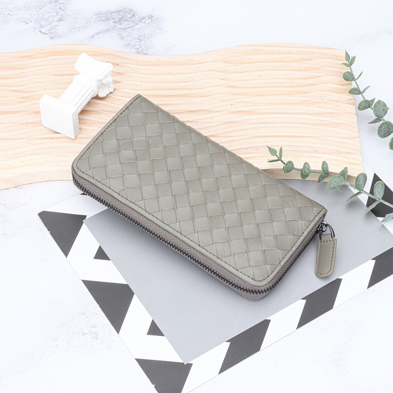 Dugački ženski novčanik od prave kože, ručno pleteni, sa zatvaračem, model YT-695, velika kapaciteta, podstava od mikrovlakana