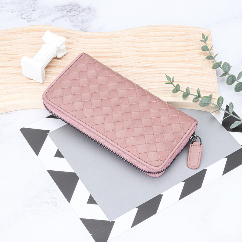 Dugački ženski novčanik od prave kože, ručno pleteni, sa zatvaračem, model YT-695, velika kapaciteta, podstava od mikrovlakana