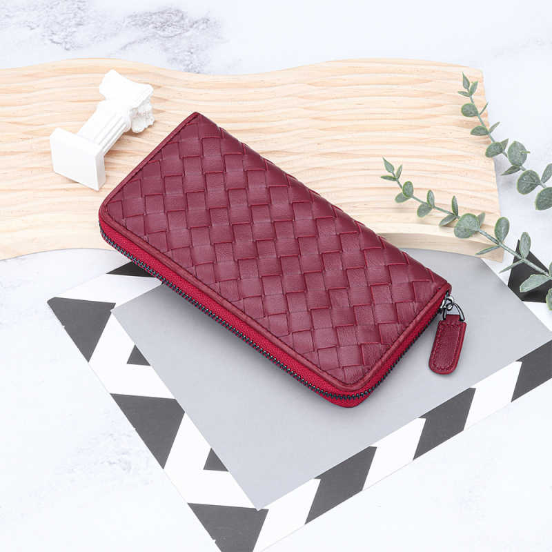 Dugački ženski novčanik od prave kože, ručno pleteni, sa zatvaračem, model YT-695, velika kapaciteta, podstava od mikrovlakana