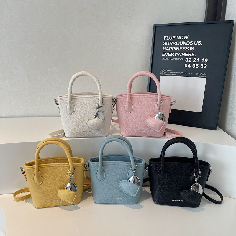 Bucket bag PU, városi egyszerűség, belső bélés műbőr, cipzáras nyitás, belső cipzáras zseb, 2025 tavasz