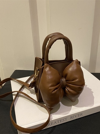 Geantă de umăr din PU, simplitate urbană, formă orizontală pătrată, închidere magnetică, buzunar laminat cu fermoar