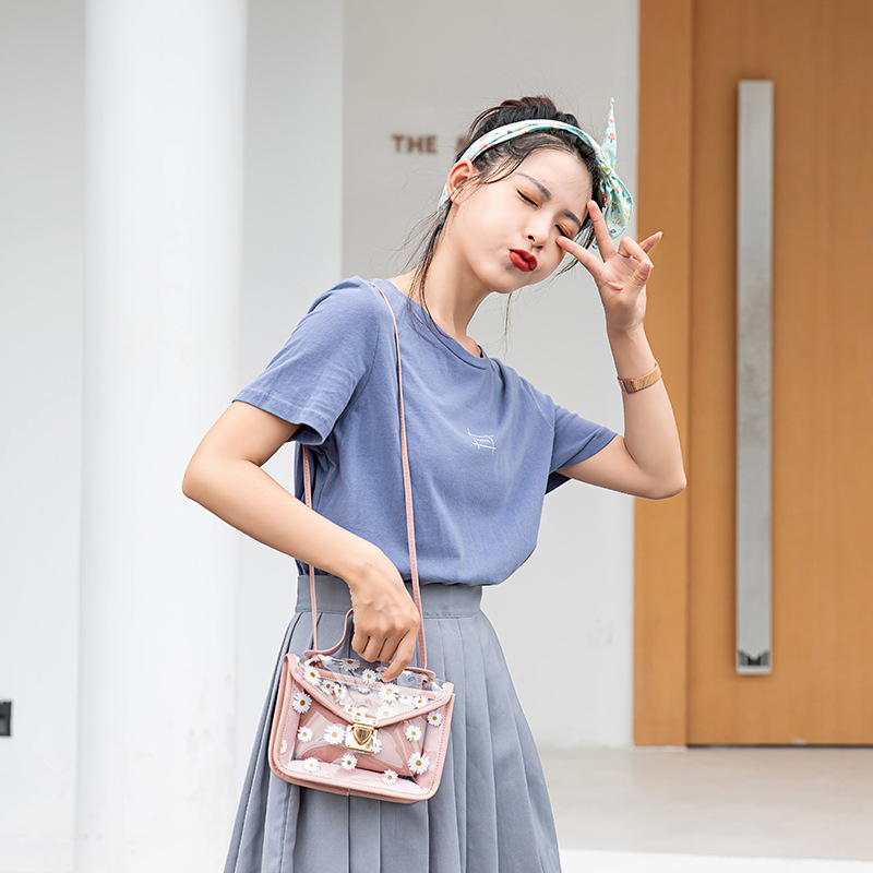 PVC crossbody táska, Fresh and Sweet stílus, vízszintes négyzet alakú fedős kialakítás, telefontartó zseb, tavasz 2025