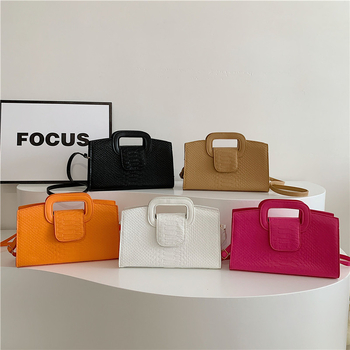 Ženska crossbody torbica s uzorkom krokodila, PU materijal, kvadratni oblik, zatvaranje poklopca, unutarnja džep za telefon (Materijal: PU; Uzorak: krokodilski; Oblik: kvadratni; Zatvaranje: poklopac; Unutarnja: džep za telefon)