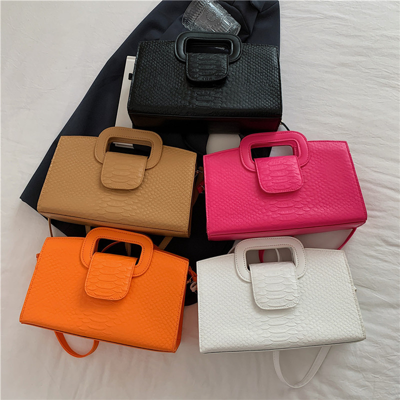 Ženska crossbody torbica s uzorkom krokodila, PU materijal, kvadratni oblik, zatvaranje poklopca, unutarnja džep za telefon (Materijal: PU; Uzorak: krokodilski; Oblik: kvadratni; Zatvaranje: poklopac; Unutarnja: džep za telefon)