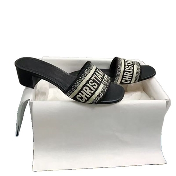 Бродирани дамски чехли с висок ток, римски стил, кръгъл пръст, горна и подплата от овча кожа, дървена подметка