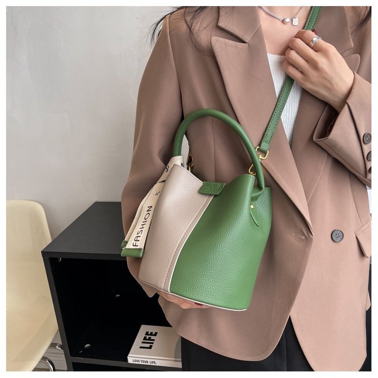 PU bucket taška s magnetickým zatváraním, vnútorná kapsa na telefón, podšívka z syntetickej kože