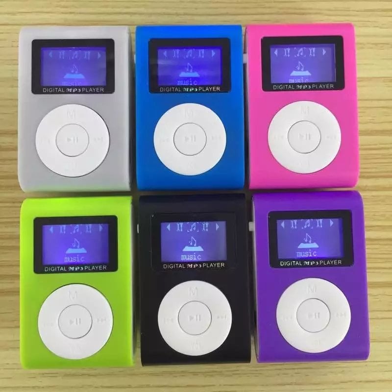 MP3 плеър с екран и клип за закрепване на гърба, TF карта поддръжка, USB 2.0, 3.5 мм аудио, резолюция 320×240