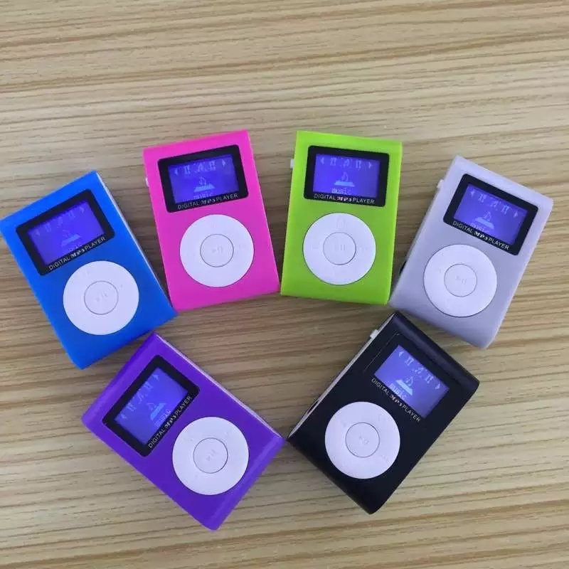 MP3 плеър с екран и клип за закрепване на гърба, TF карта поддръжка, USB 2.0, 3.5 мм аудио, резолюция 320×240