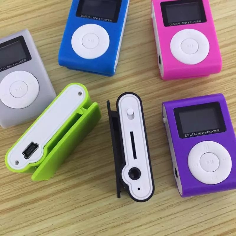 MP3 плеър с екран и клип за закрепване на гърба, TF карта поддръжка, USB 2.0, 3.5 мм аудио, резолюция 320×240