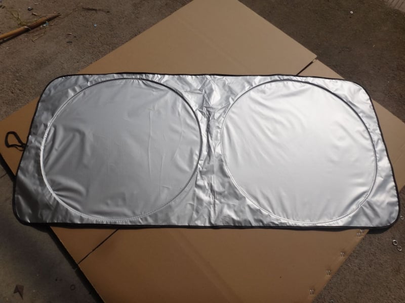 Αντηλιακή ασπίδα παρμπρίζ αυτοκινήτου από ασημί επικάλυψη ύφασμα, διπλού κύκλου σχεδίασης, αντιθαμπωτικό, εκτύπωση λογότυπου κατόπιν παραγγελίας, εγκατάσταση με κόλλα (Universal εμπρός παρμπρίζ)