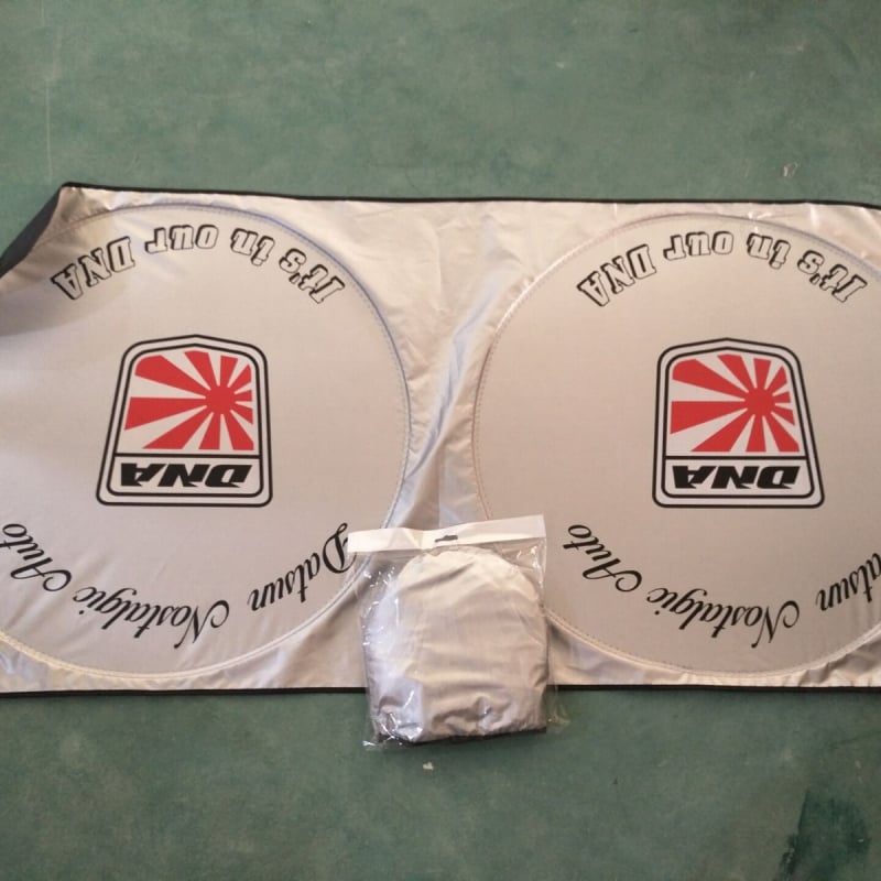 Αντηλιακή ασπίδα παρμπρίζ αυτοκινήτου από ασημί επικάλυψη ύφασμα, διπλού κύκλου σχεδίασης, αντιθαμπωτικό, εκτύπωση λογότυπου κατόπιν παραγγελίας, εγκατάσταση με κόλλα (Universal εμπρός παρμπρίζ)