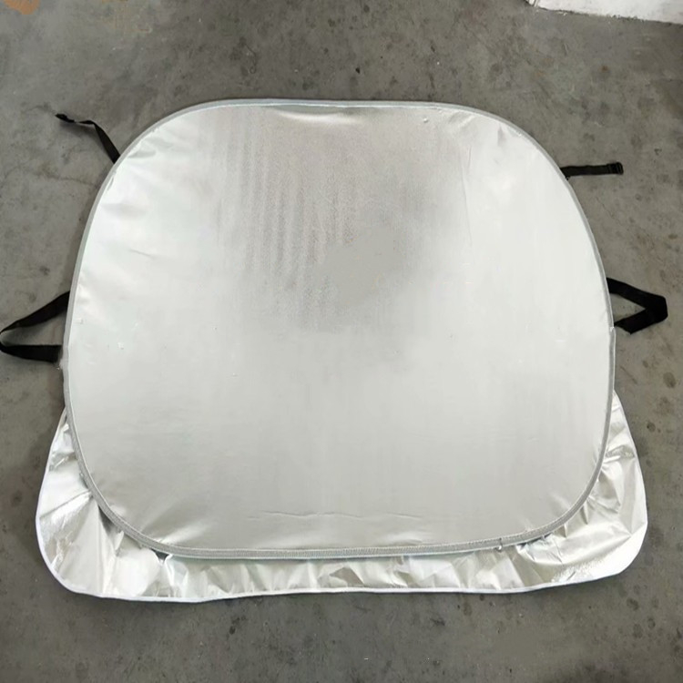 Auto zaštita za prednje staklo s aluminijskom folijom i plišanim slojem, viseća montaža, mogućnost prilagodbe i tiskanja logotipa