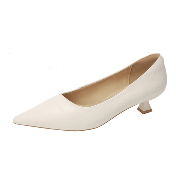Női cipő klín – hegyes orr, 3–6 cm sarok, felső anyag: szuper rost, slip-on