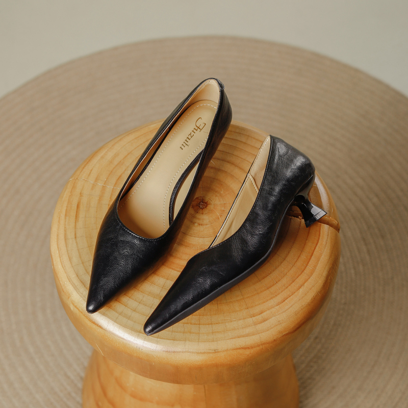 Női cipő klín – hegyes orr, 3–6 cm sarok, felső anyag: szuper rost, slip-on