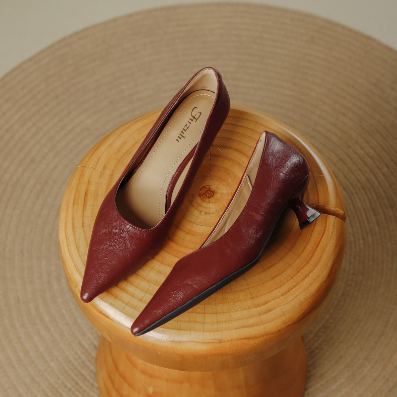 Női cipő klín – hegyes orr, 3–6 cm sarok, felső anyag: szuper rost, slip-on