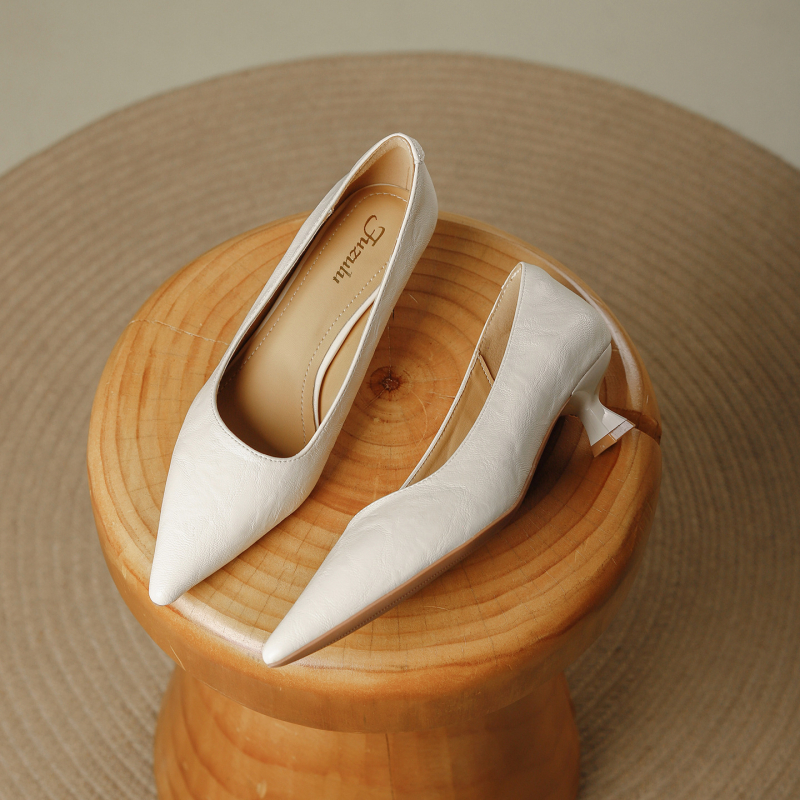 Női cipő klín – hegyes orr, 3–6 cm sarok, felső anyag: szuper rost, slip-on
