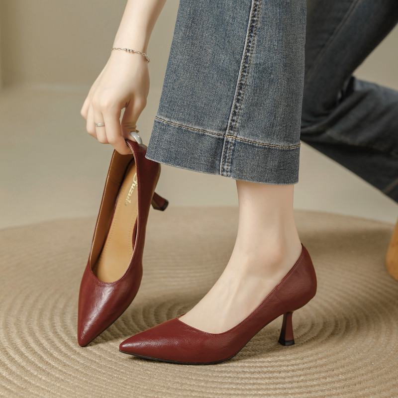 Női cipő klín – hegyes orr, 3–6 cm sarok, felső anyag: szuper rost, slip-on