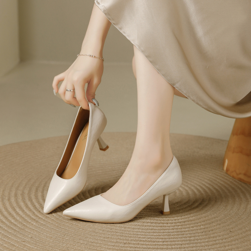 Női cipő klín – hegyes orr, 3–6 cm sarok, felső anyag: szuper rost, slip-on