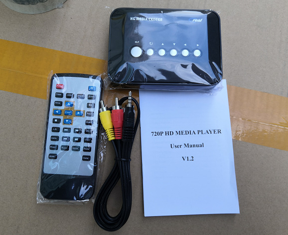 C100 720P Tvrdi disk Video Player – RM/RMVB/MP4 reprodukcija; Podrška USB/SD kartici; AV izlaz; IR daljinski upravljač