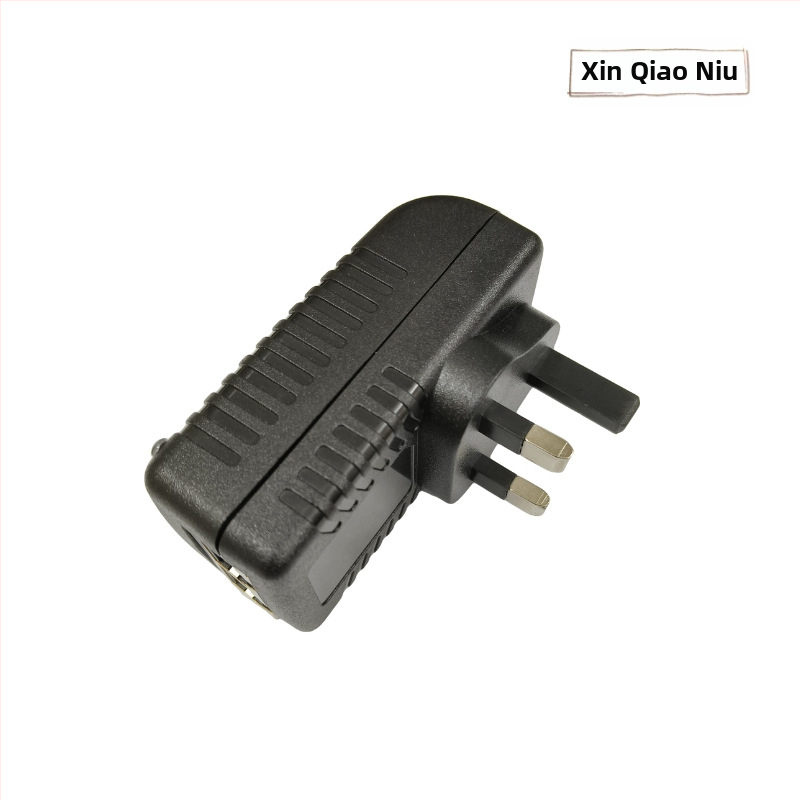 PoE sieťový napájací adaptér podľa britskej normy — výstupy 12V/15V/24V/48V, 1A a 0.5A, pre dohľadové kamery a sieťové zariadenia