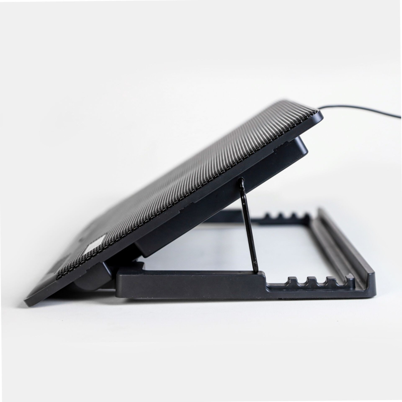 Notebook hűtő állítható magasságú, LED-es világítással, hat ventillátorral, fém háló alap