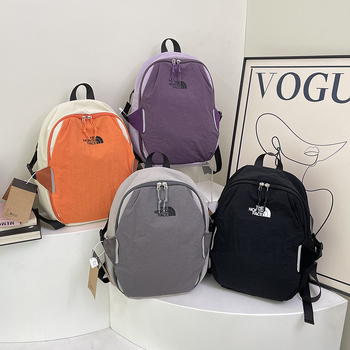 Rucsac din nylon pentru călătorii de relaxare, capacitate sub 20 L, compatibil cu laptop de 15 inch, curele de umăr curbate