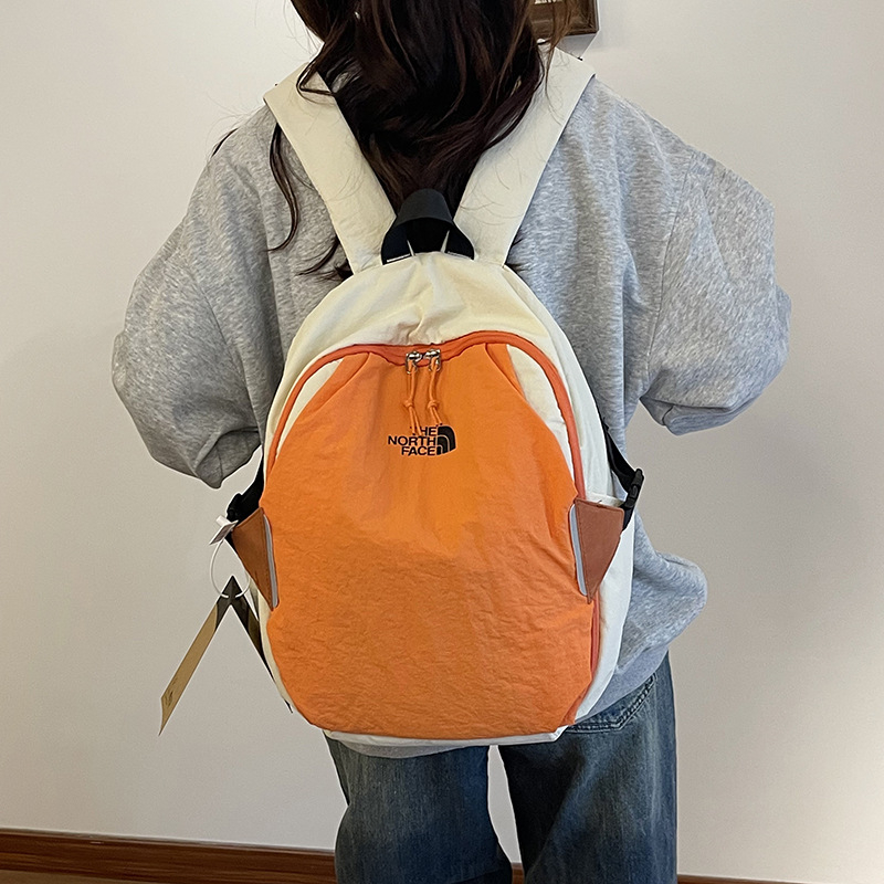 Rucsac din nylon pentru călătorii de relaxare, capacitate sub 20 L, compatibil cu laptop de 15 inch, curele de umăr curbate