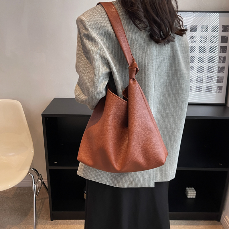 Geantă tote pentru femei, stil street fashion, piele PU, formă verticală pătrată, închidere cu capse magnetice, buzunare pentru telefon și ID
