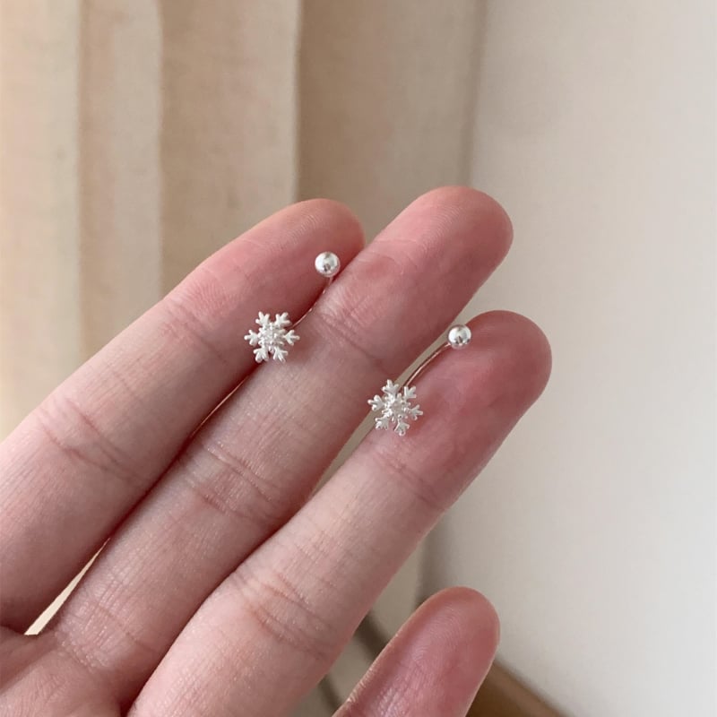 Naušnice s pahuljicom i vijčan zatvaračem za žene | legura, elektroplatirano, zimsko izdanje 2024, prirodan stil