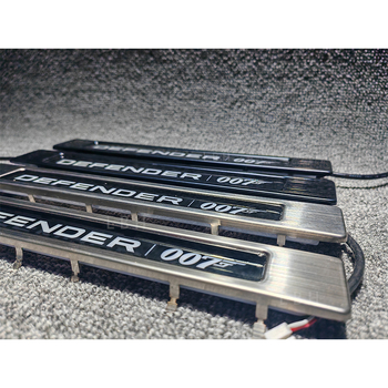 Gaismas sagaidīšanas pedālis ar gaismas sliekšņa joslu Land Rover Defender 90/110 L663 (2020-2023)