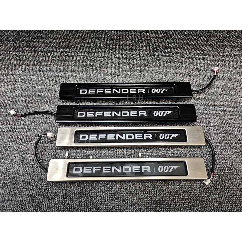 Gaismas sagaidīšanas pedālis ar gaismas sliekšņa joslu Land Rover Defender 90/110 L663 (2020-2023)