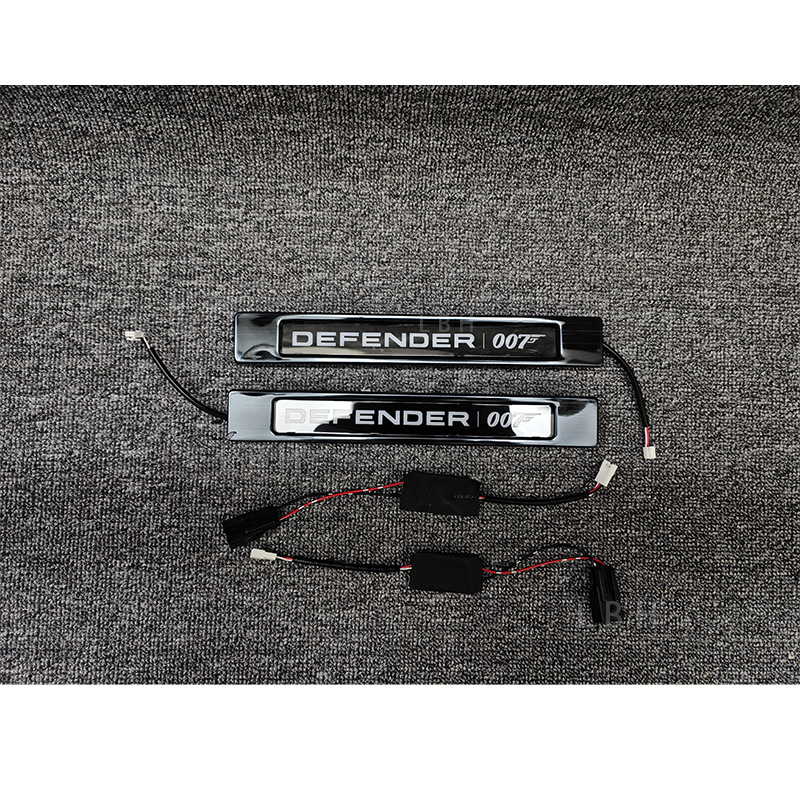 Gaismas sagaidīšanas pedālis ar gaismas sliekšņa joslu Land Rover Defender 90/110 L663 (2020-2023)