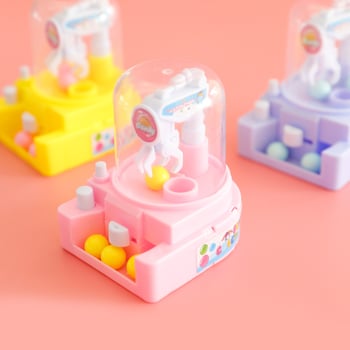 Fun Kachka мини машина за грабване на кукли – настолна интерактивна игра, пластмасова конструкция, за деца 4–6 г.