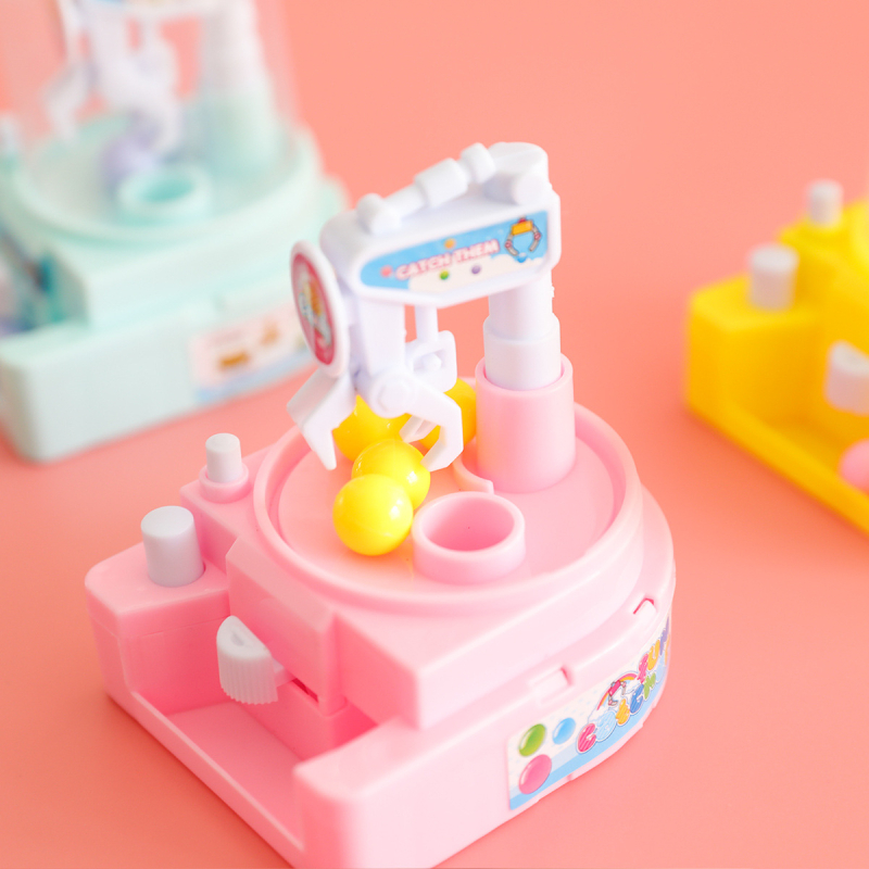 Fun Kachka мини машина за грабване на кукли – настолна интерактивна игра, пластмасова конструкция, за деца 4–6 г.