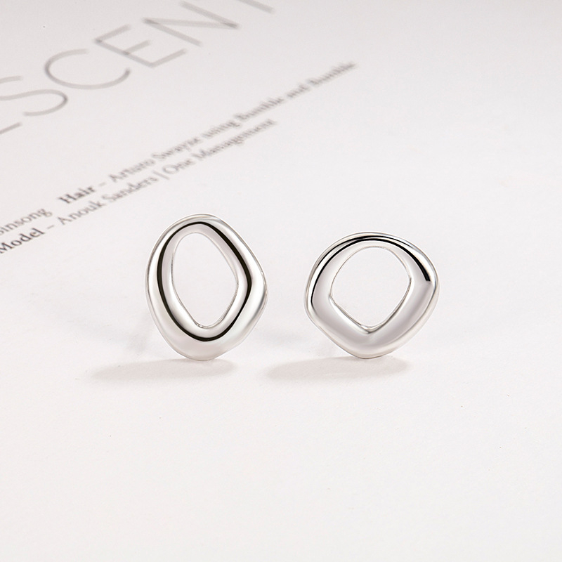 Bakrene naušnice s elektroplatiranjem, geometrijski dizajn, jesen 2022