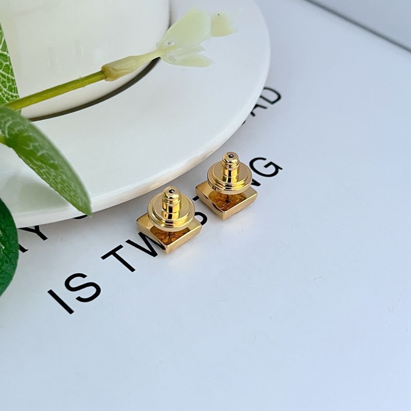 Metalne naušnice za uho – geometrijski kvadrat s ugrađenim engleskim slovima za žene (elektropliranje)