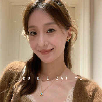 Naušnice - Vintage Retro, srebrno premaz s bakrenim ušnim postoljima (srebro premaz; elektroplakiranje; bakreni ušni postovi; retro; proljeće 2025)